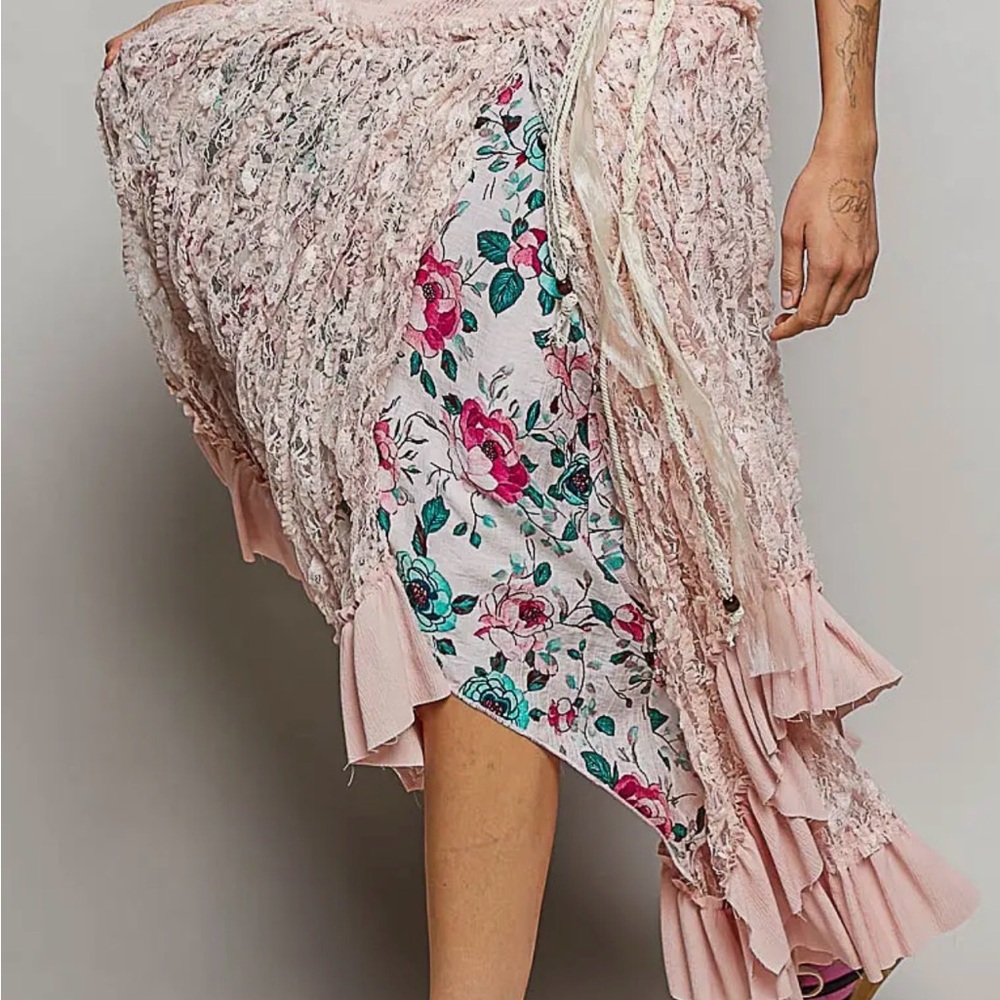 POL Asymmetrical Floral Lace Skirt in Pink and Cream - Picture 4 of 4